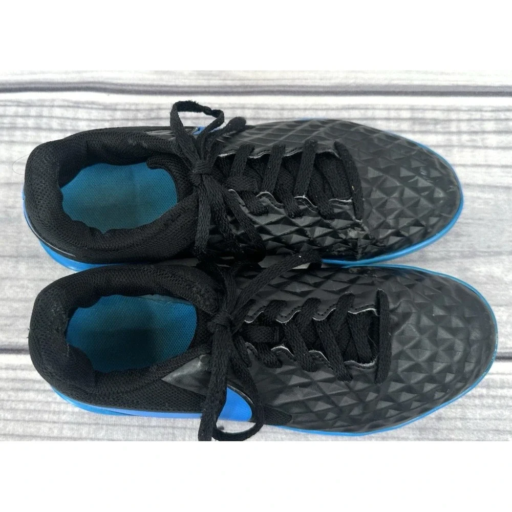 NIKE TIEMPO LEGEND 8 FIRM GROUND INDOOR SOCCER SHOES Youth Size 4 BLACK / BLUE‎